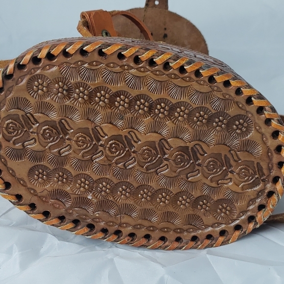 Cost Rica Hand Made Cross Body Bucket Tooled Leather Purse Bag lined - Picture 3 of 14